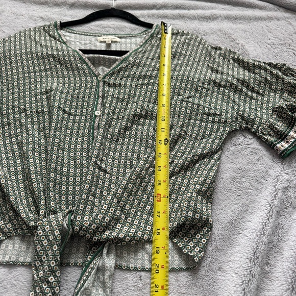 Max Studio Green Patterned 100% Rayon Women's Tie Front Top Size Small - Picture 6 of 9